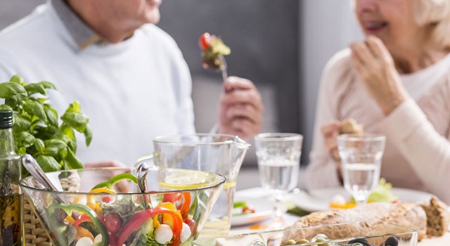 Chế độ ăn uống tăng đề kháng tốt nhất ở người cao tuổi