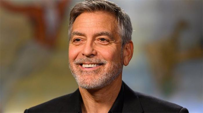 Tài tử U60 George Clooney bất ngờ khi đón cặp sinh đôi đầu lòng